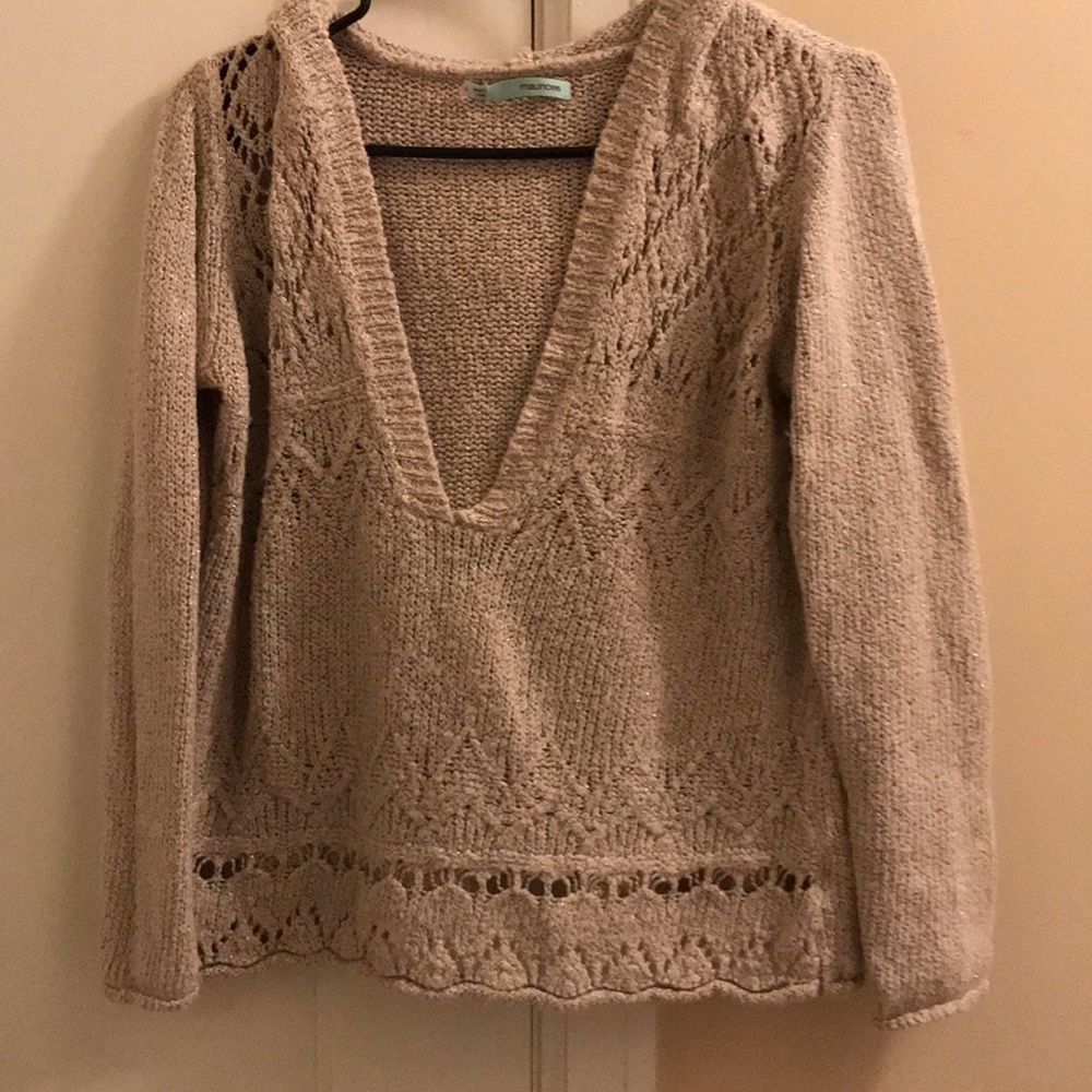 Pink pull over sweater with hood